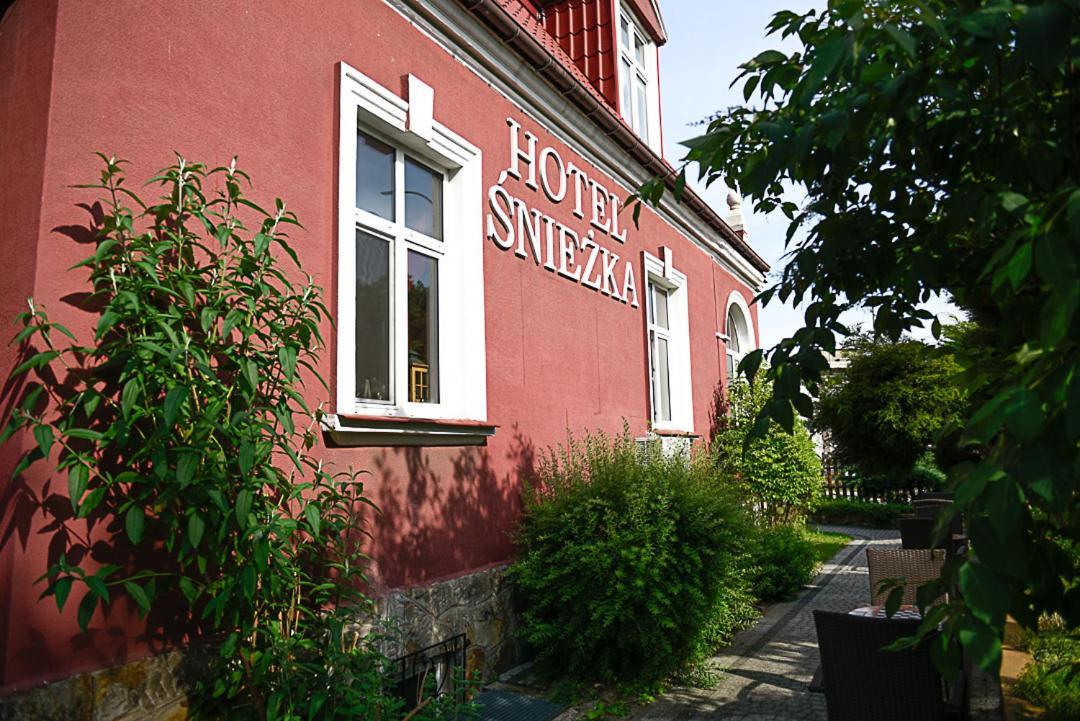 Sniezka Hotel Krosno Exterior foto