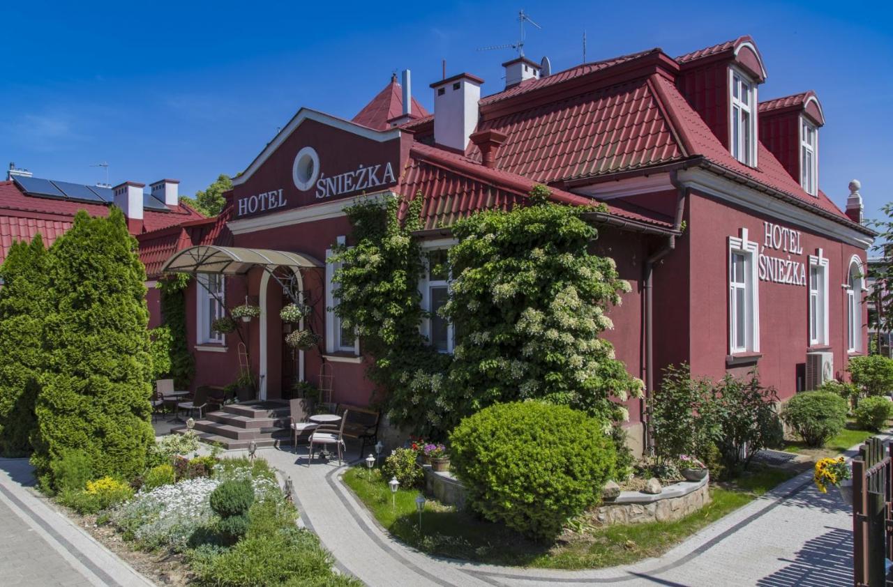 Hotel Sniezka Krosno Exterior foto